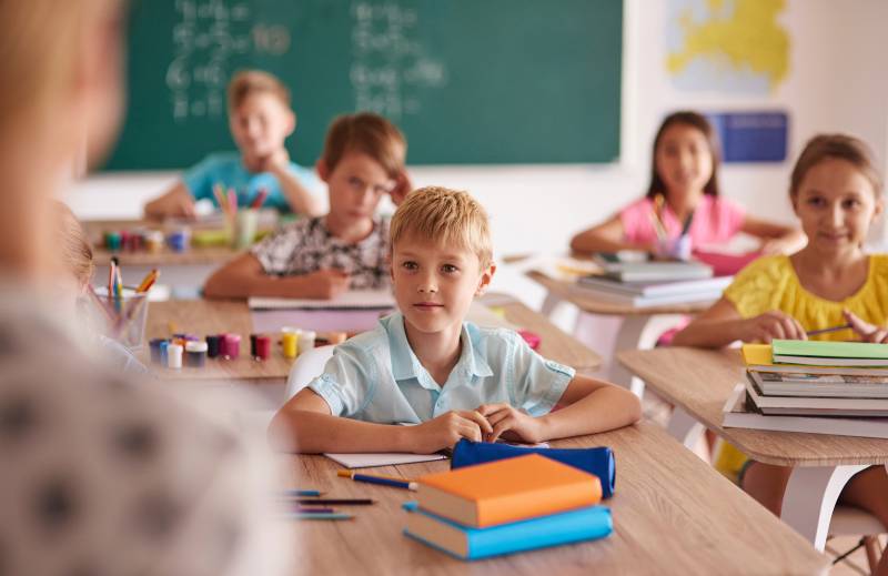 Cours d'écriture avec un professeur particulier pour élèves d'école primaire